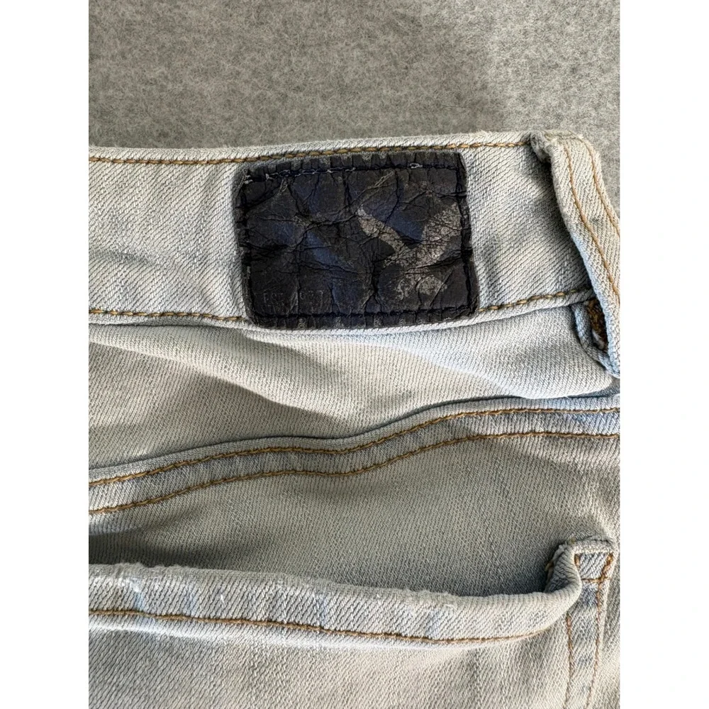American Eagle Super‎ Stretch Distressed Denim Shorts Light Wash Size 6 Long